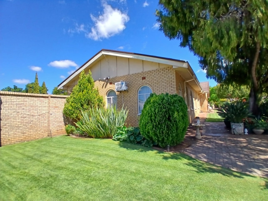 4 Bedroom Property for Sale in Kuruman Northern Cape